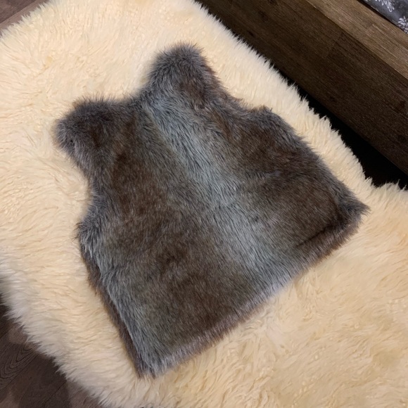 Gorgeous faux fur vest - Picture 3 of 5
